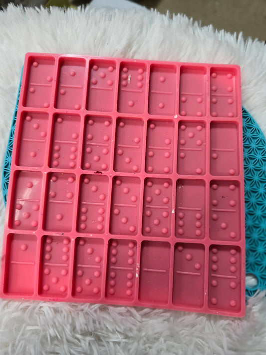 Pink Domino Mold