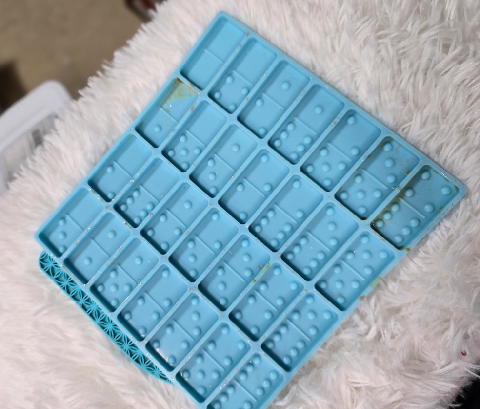 Dominos Mold